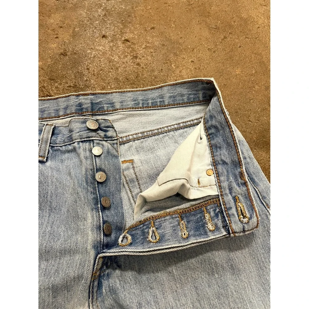 Levi's 501 Original Jeans Men 31x32 Blue Denim Stonewash Cotton Raw Hem Straight